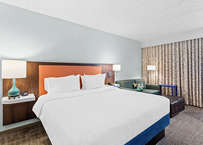Hampton Inn Chicago-Naperville