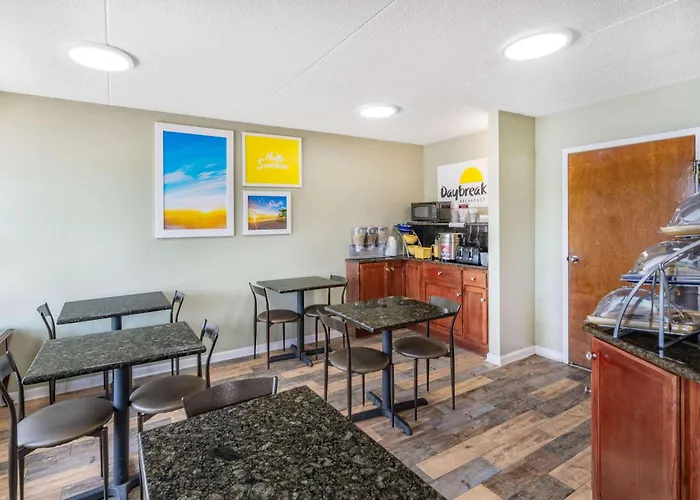 Days Inn By Wyndham Clarksville Tn