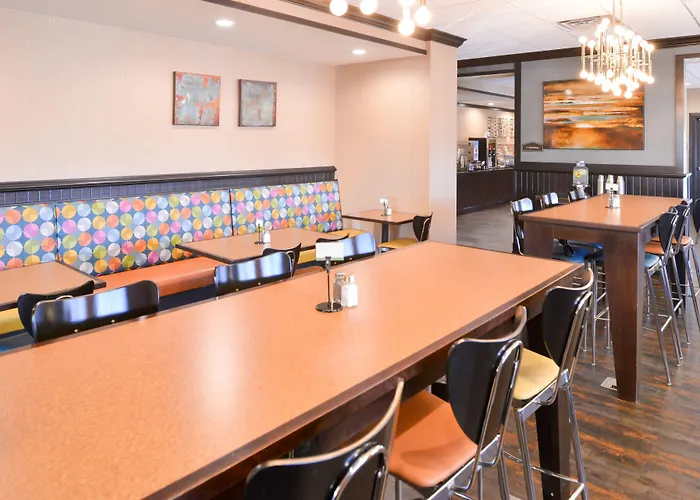 Best Western Plus Midwest Inn