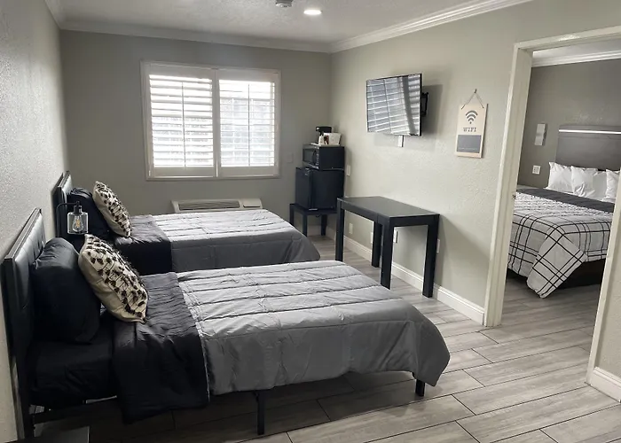 Cabana Inn & Suites