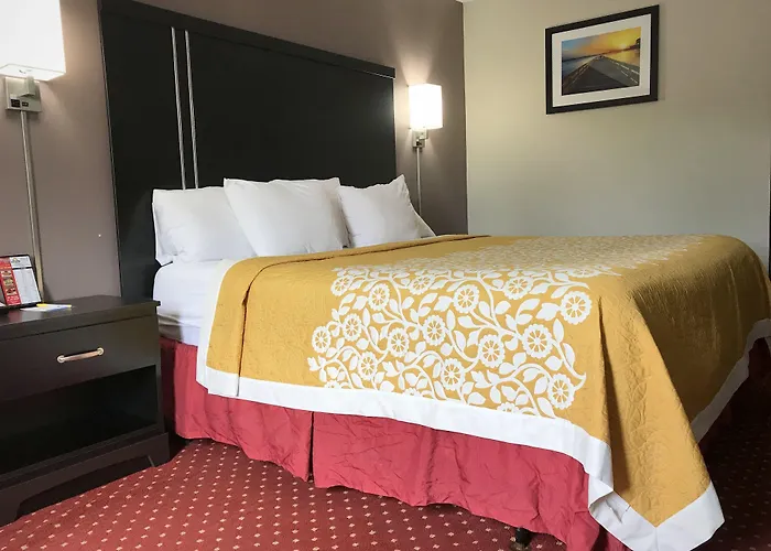Days Inn By Wyndham Livonia Canton Detroit