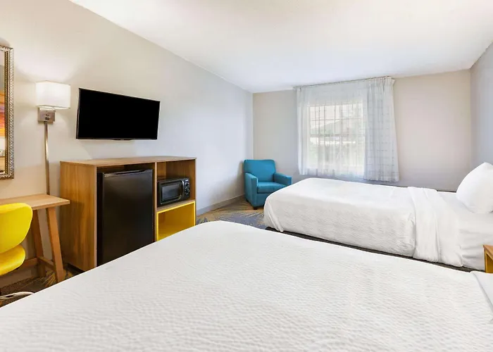 Days Inn By Wyndham Roanoke Hollins Near I-81
