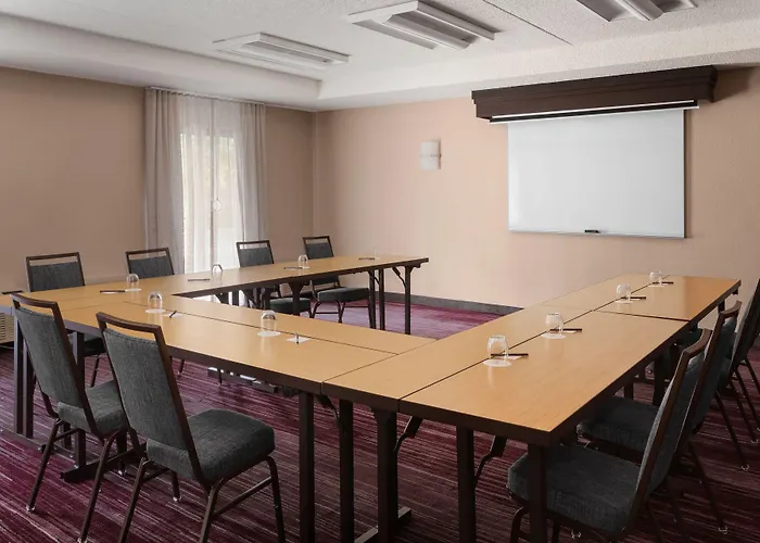 Courtyard By Marriott Mahwah