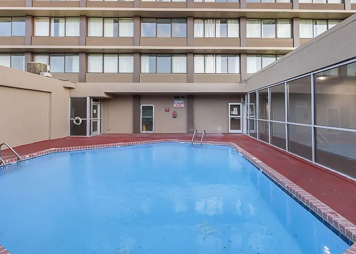 Quality Inn & Suites Cincinnati Downtown Area
