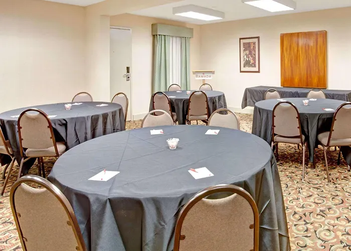 Ramada By Wyndham West Memphis