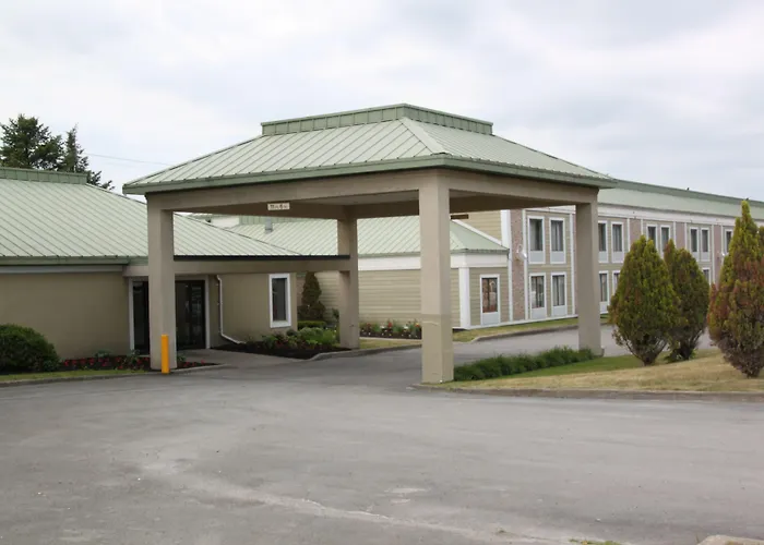 Clarion Inn & Suites Cortland - University Area