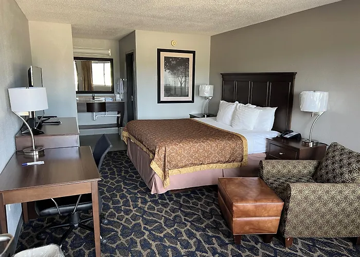 Greenlight Inn & Suites St James