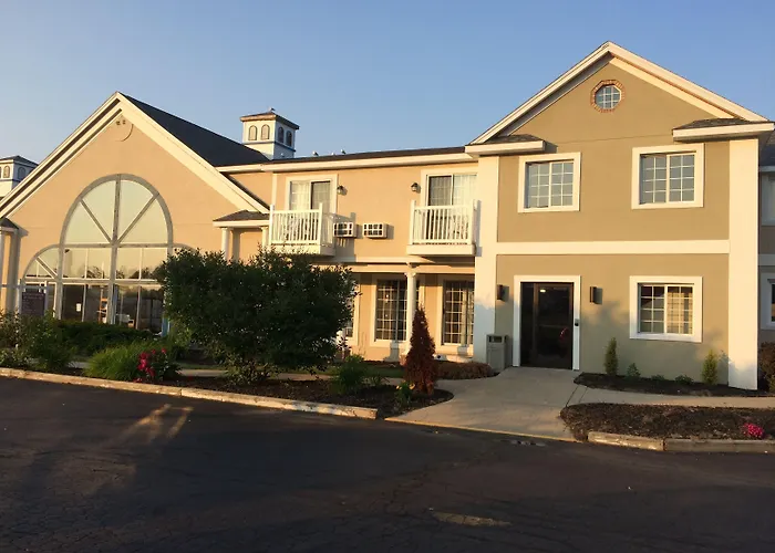 Baymont By Wyndham St. Ignace Lakefront
