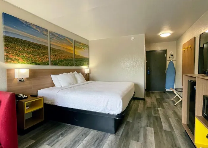Days Inn By Wyndham Columbus In