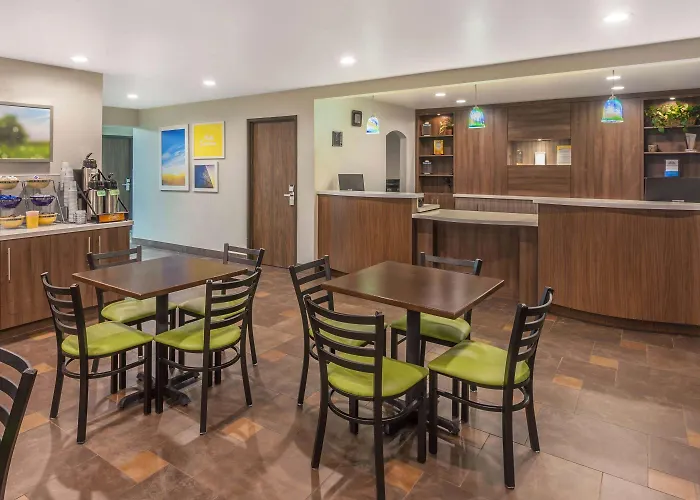 Days Inn & Suites By Wyndham East Flagstaff