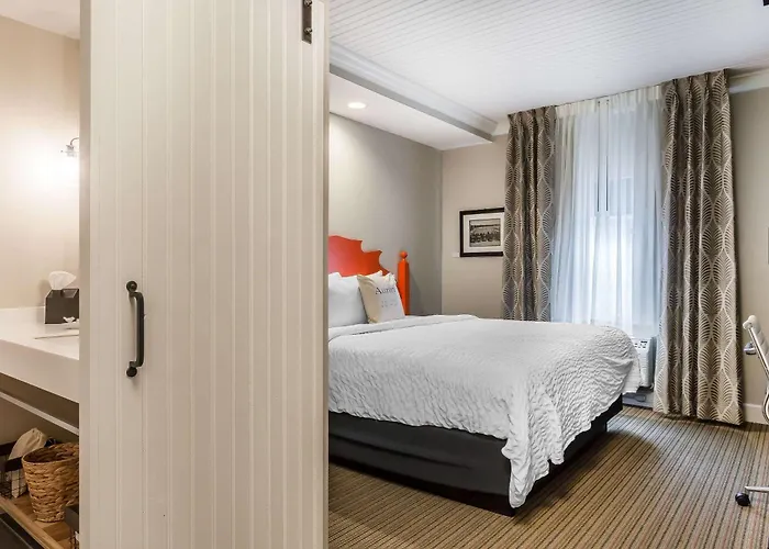 The Aurora Inn Hotel And Event Center