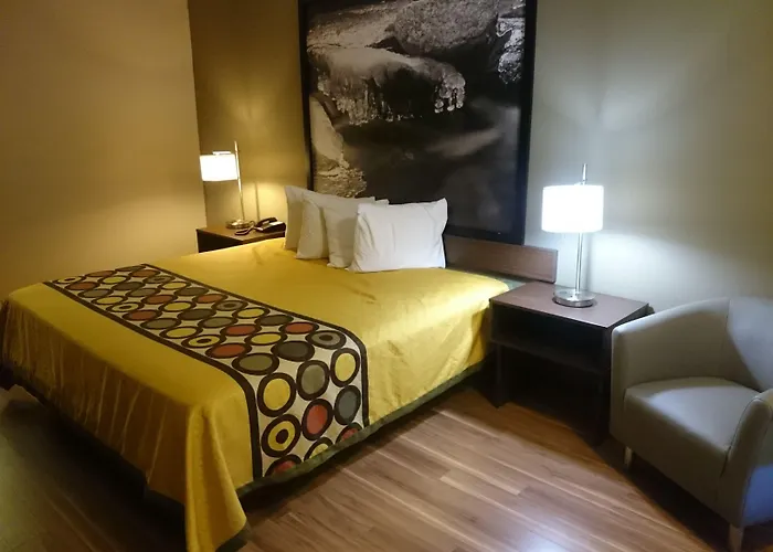 Super 8 By Wyndham Asheville Airport