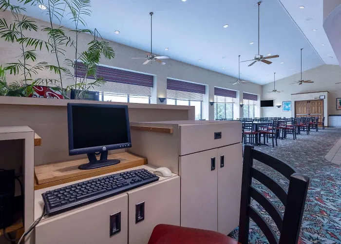 Howard Johnson Hotel & Conference Center By Wyndham Salem