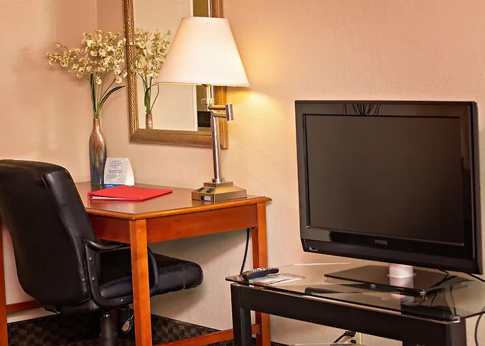 Iberia House & Suites