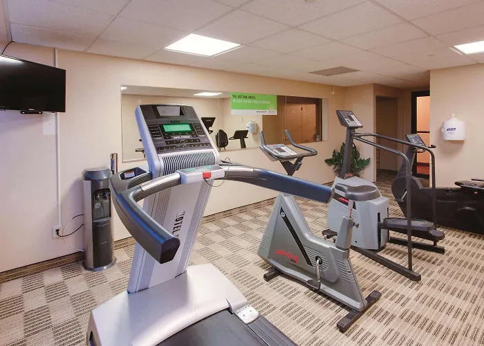 Ramada Inn By Wyndham Fairfield Nj