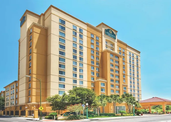 La Quinta Inn & Suites By Wyndham San Antonio Riverwalk