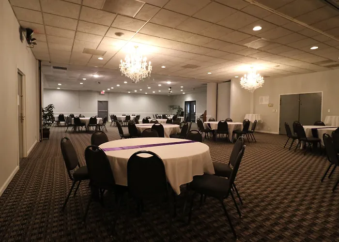 Ramada By Wyndham Henderson/Evansville