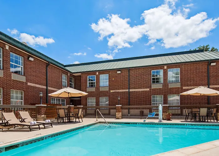 Clarion Pointe Addison - Dallas North