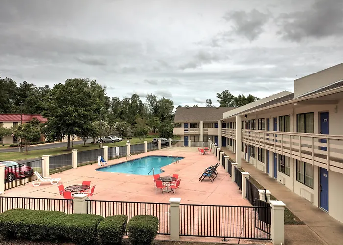 Super 7 Inn Tupelo