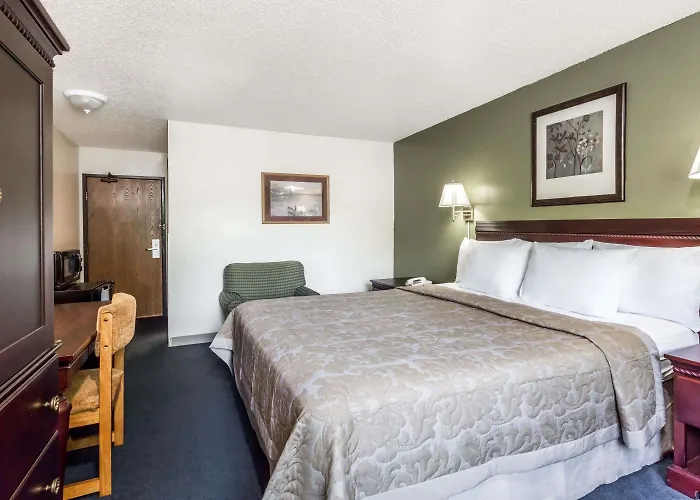 Super 8 By Wyndham Hampton