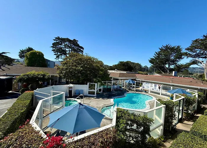 Monterey Bay Lodge