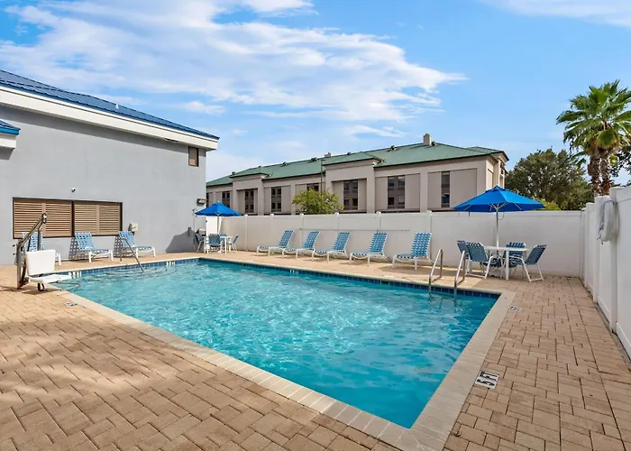 Days Inn & Suites By Wyndham Lakeland