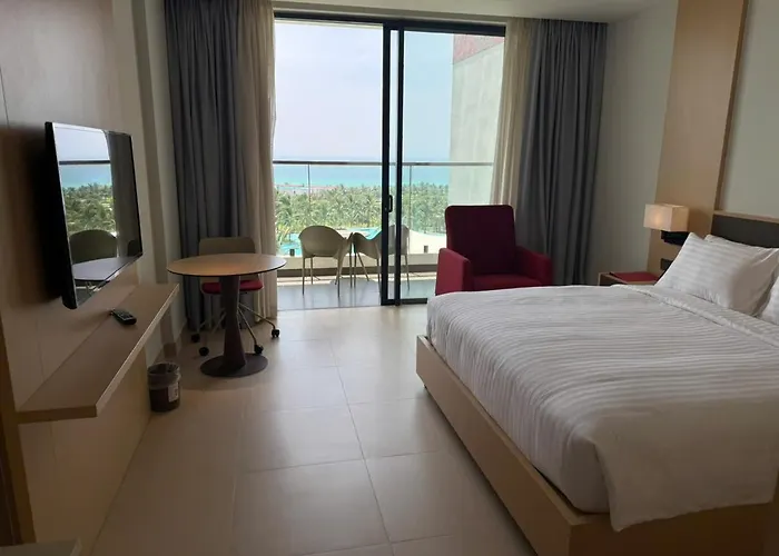 Arena Cam Ranh Seaview - Near Airport