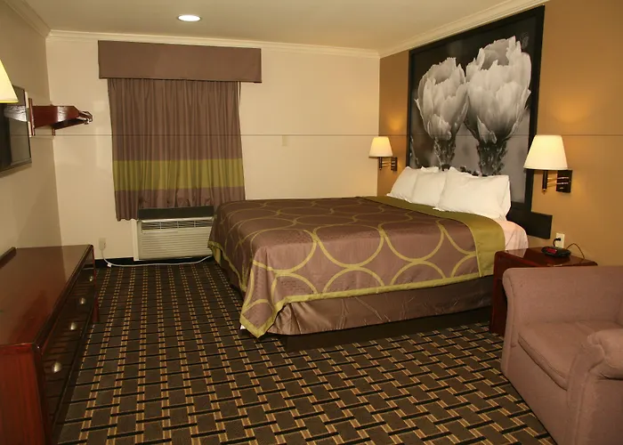 Super 8 By Wyndham Tyler Tx