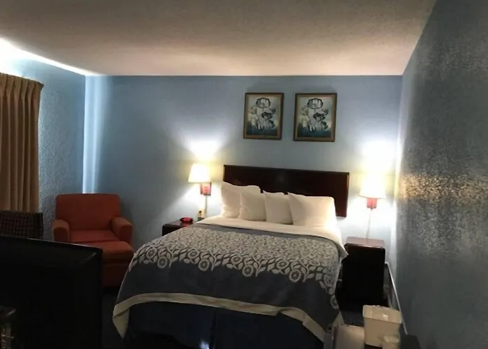Days Inn By Wyndham Cleveland Lakewood