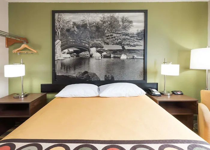 Super 8 By Wyndham Bloomington Normal