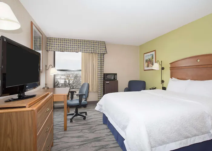 Baymont By Wyndham Thornton Hotel