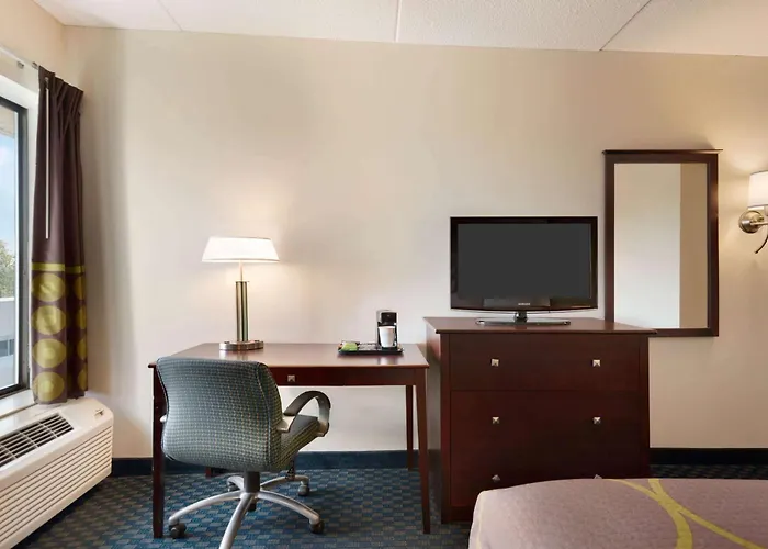 Super 8 By Wyndham Liverpool/Syracuse North Airport