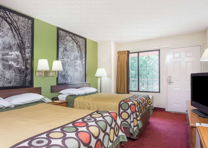Super 8 By Wyndham Lavonia