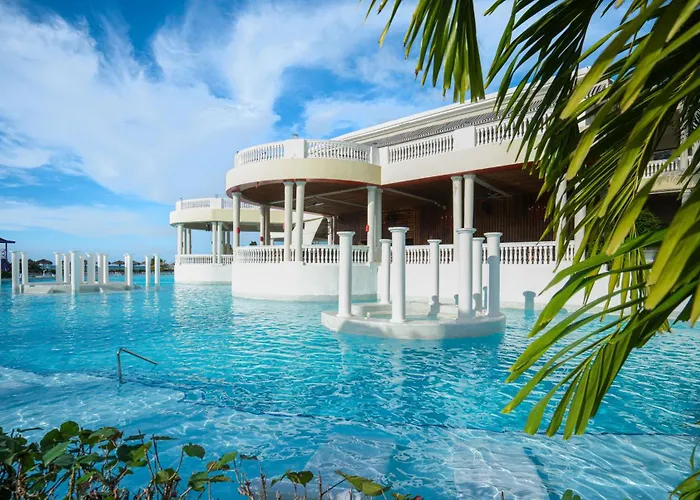 The Signature Level At Grand Palladium Lady Hamilton Resort & Spa