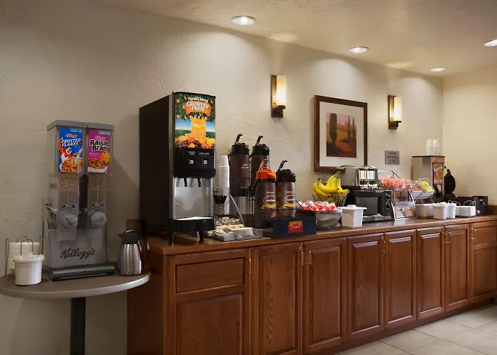 Super 8 By Wyndham Woodburn