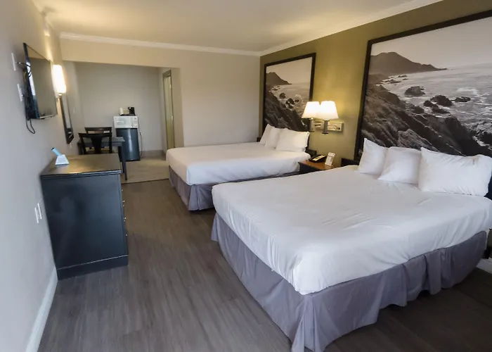 Super 8 By Wyndham Santa Cruz Beach