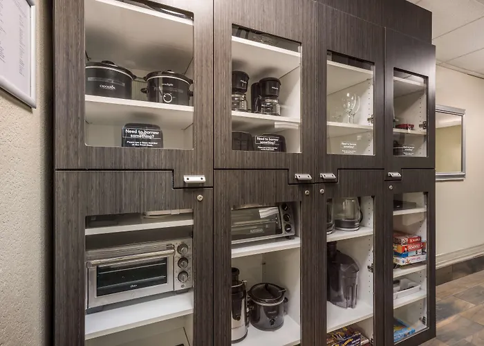 Sonesta Simply Suites Chicago Waukegan