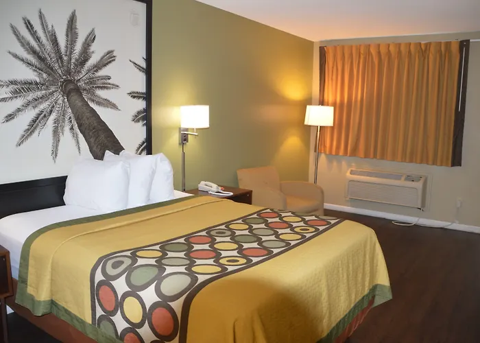 Super 8 By Wyndham Monticello