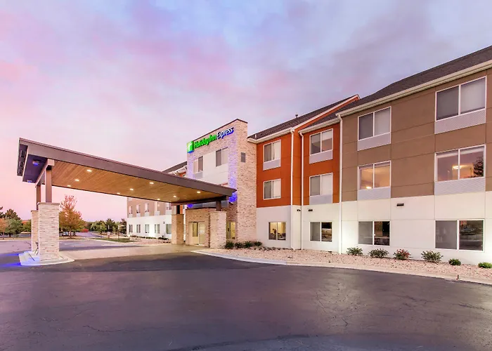 Holiday Inn Express & Suites Chicago West - St Charles By Ihg