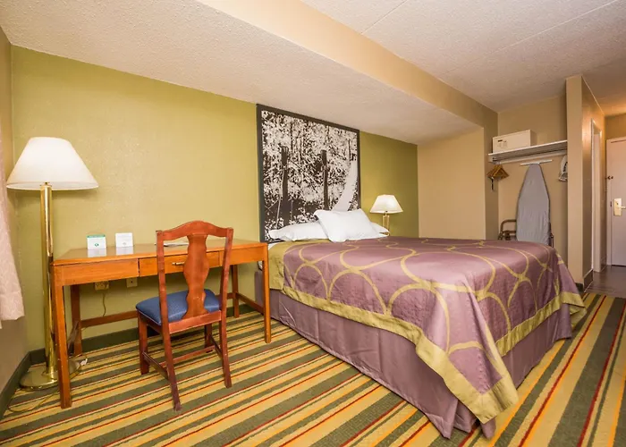 Super 8 By Wyndham Frederick