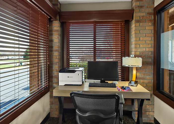 Best Western Lakewood Inn
