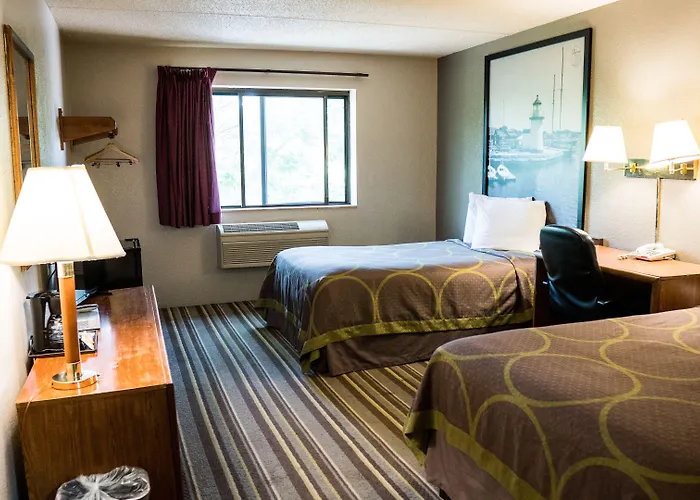 Super 8 By Wyndham Groton