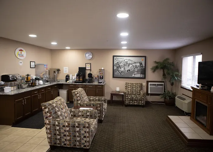 Super 8 By Wyndham Fairmont