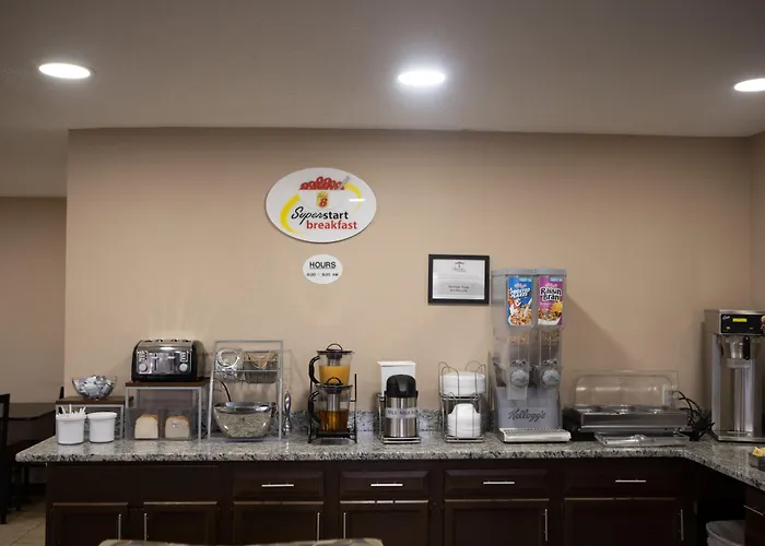 Super 8 By Wyndham Fairmont