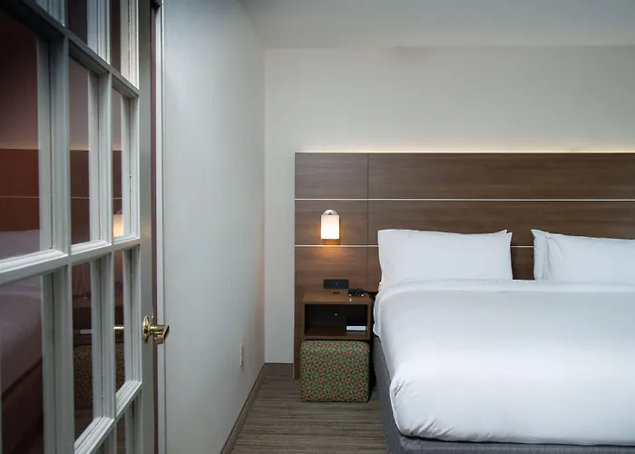 Holiday Inn Express Newport North - Middletown By Ihg