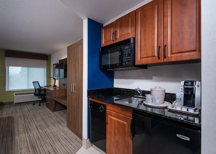 Holiday Inn Express Newport North - Middletown By Ihg
