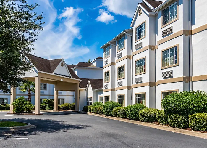 Red Roof Inn Plus+ & Suites Savannah - I-95
