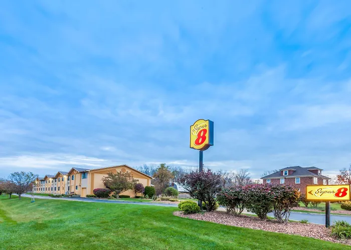Super 8 By Wyndham Liverpool/Clay/Syracuse Area