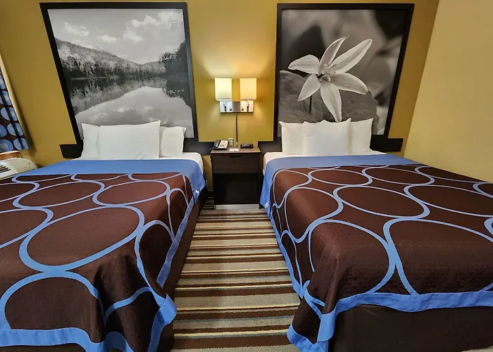 Super 8 By Wyndham Pine Bluff