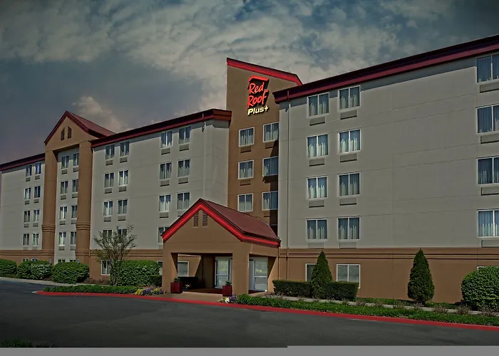 Red Roof Inn Plus Long Island - Garden City